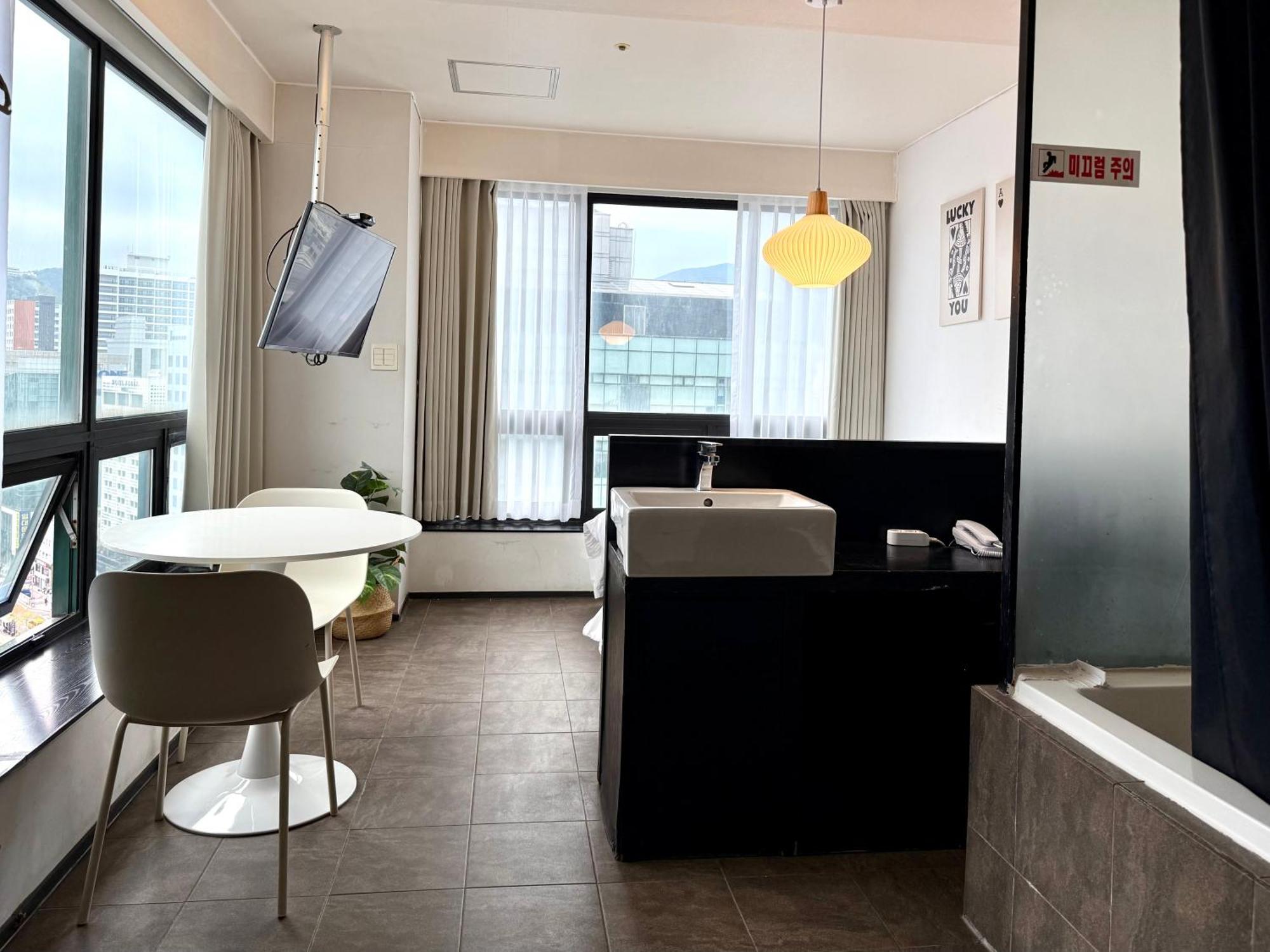 Mini Hotel May Nampo Busan Ngoại thất bức ảnh